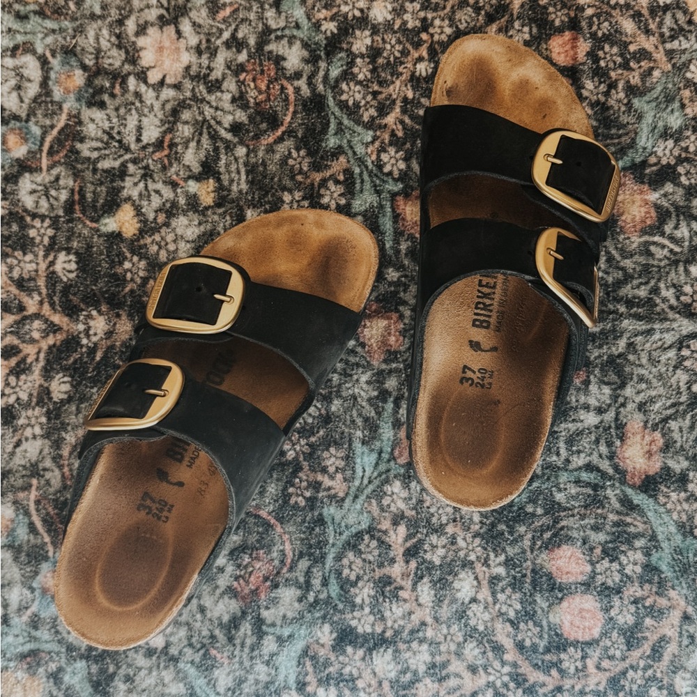 Birkenstock Arizona Big Gold Buckle
Black Nubuck Narrow Sz 37 (6-6.5)